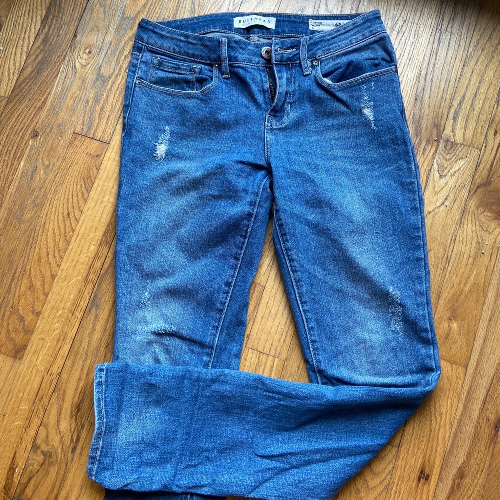 Distressed skinny jeans